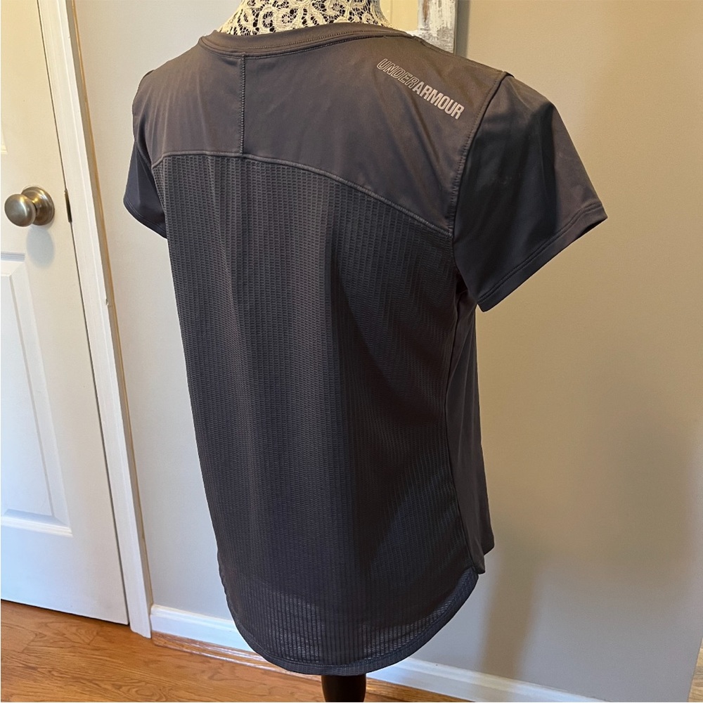 Under Armour shirt. Breathable fabric. No tags but it is a size L